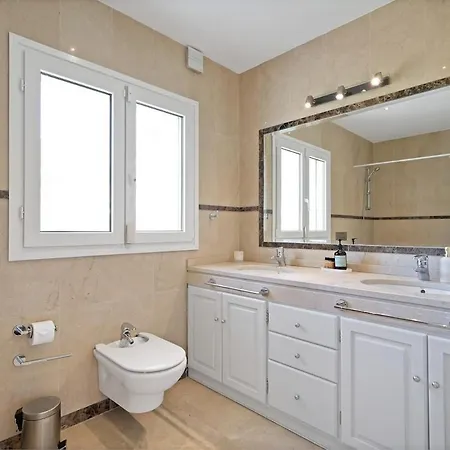 Peaceful Marbesa ヴィラ *